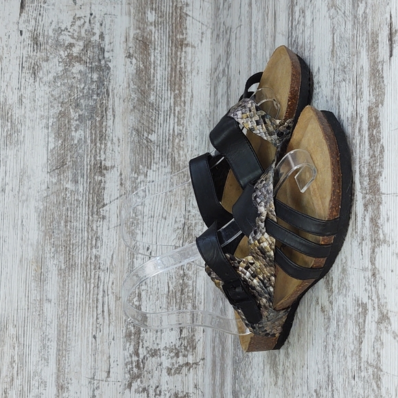 🟨Like New EuroWellness Leather & Metallic Slide Sandal - Picture 11 of 16